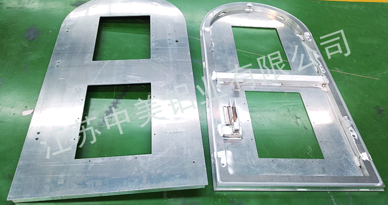 鋁合金塔架門(mén)