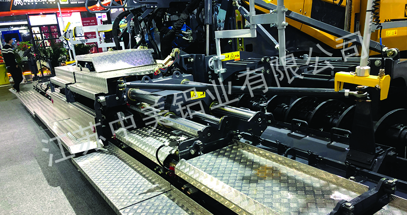 攤鋪機(jī)熨平臺(tái)蓋板